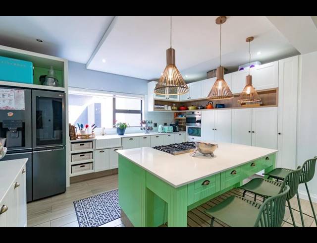 5 BEDROOM HOUSE FOR SALE IN MIDSTREAM ESTATE